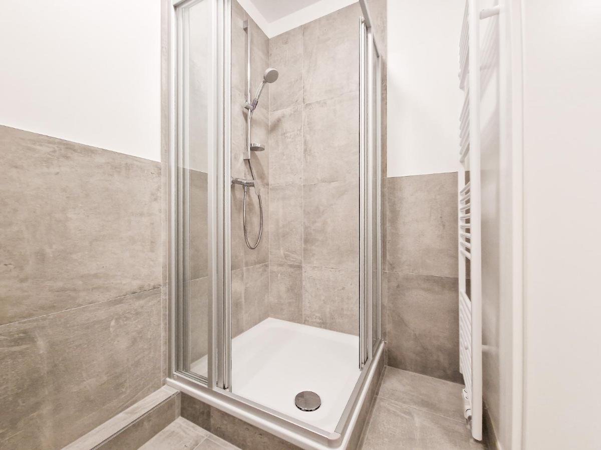 Raj Living - City Apartment With 3 Rooms - 15 Min Messe Dus & 10 Min Old Town Dus Dusseldorf Ngoại thất bức ảnh