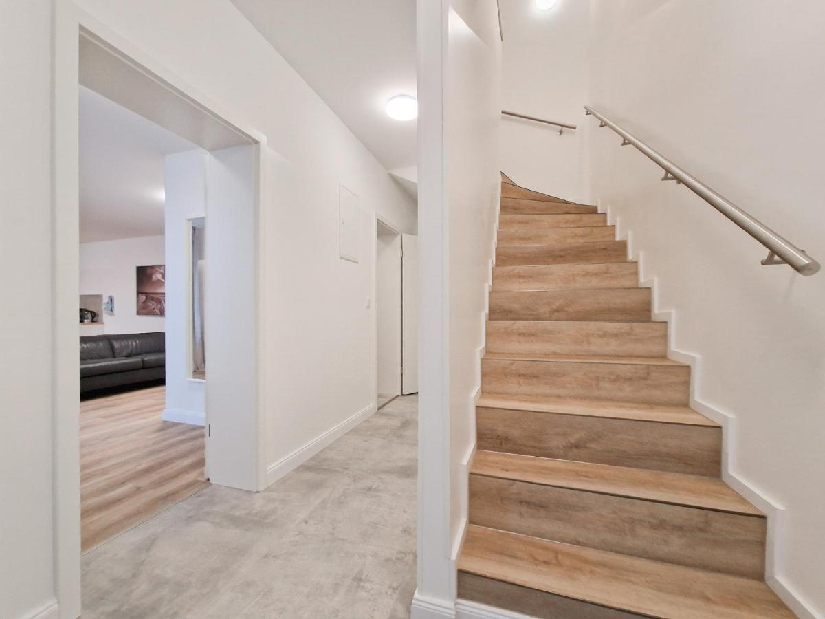 Raj Living - City Apartment With 3 Rooms - 15 Min Messe Dus & 10 Min Old Town Dus Dusseldorf Ngoại thất bức ảnh
