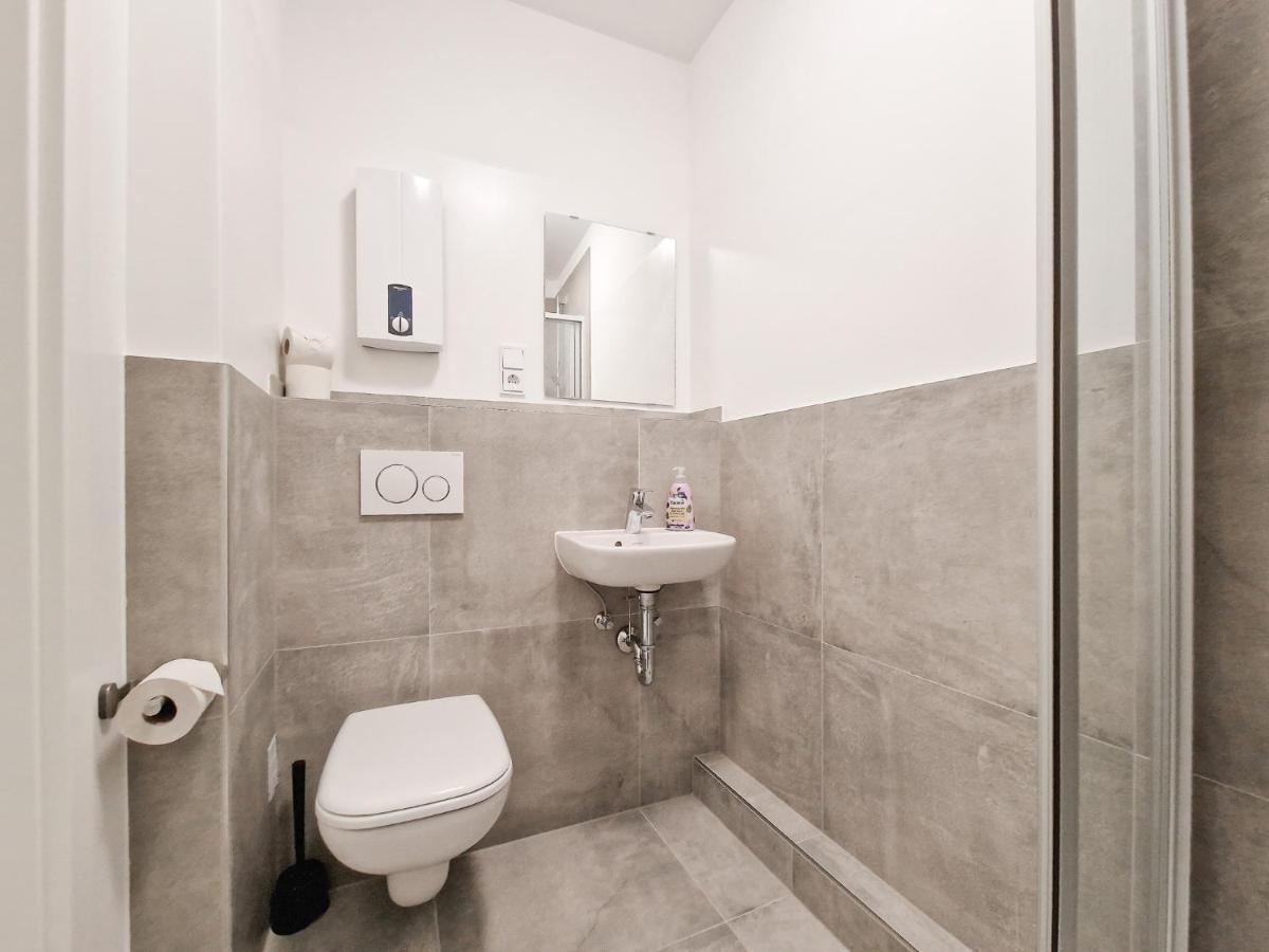Raj Living - City Apartment With 3 Rooms - 15 Min Messe Dus & 10 Min Old Town Dus Dusseldorf Ngoại thất bức ảnh